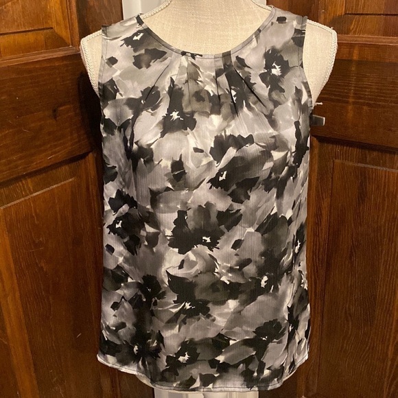 Kasper separates black and gray floral sleeveless blouse - Picture 1 of 9